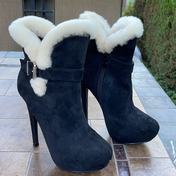 Shoe Dazzle Chanya Black with Soft Creamy White Faux Fur Ankle Boots - Picture 2 of 7